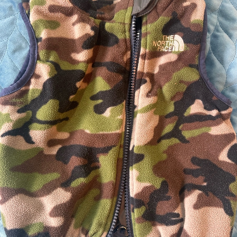 The North Face Baby 6-12 months Camo Print Reversible Vest Puffer Jacket Fleece